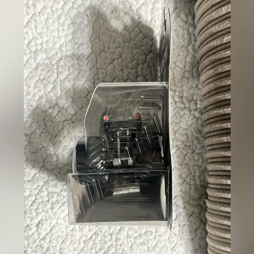 Monster Jam Avenger
Exclusive Black Widow LIMITED
EDITION 1 of 5000 - Picture 4 of 8